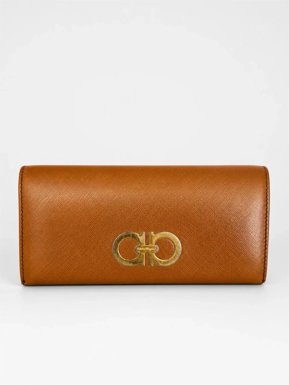 ✨ Classic Ferragamo • Iconic Gancini • Made in Italy ✨
